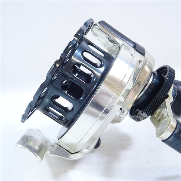 カセ筏師　ＴＨＥアスリート大チヌ６５Ｄ－ＧＢ　右